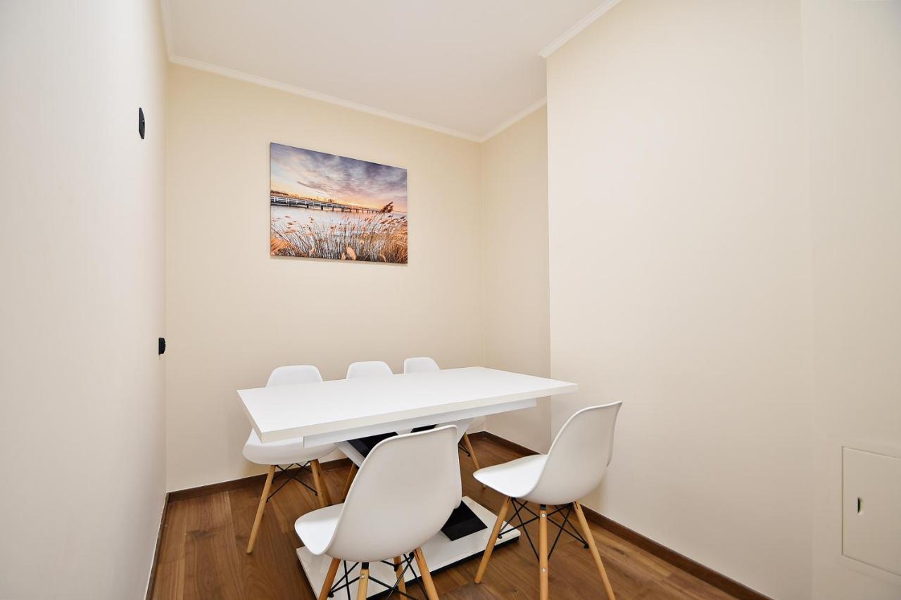 Wola Apartment Varsovia Exterior foto